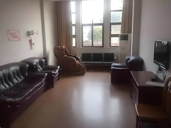 彪悍王妃：酷拽王爷滚过来